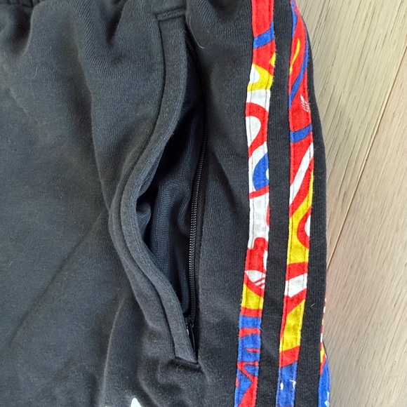 Adidas Pattern Shorts - Picture 4 of 6